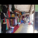 Die Shops in den Straßen um den Market sind etwas geräumiger